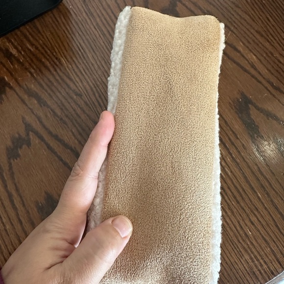 Hello Kitty Cream Fleece Make up Pouch - Picture 9 of 16